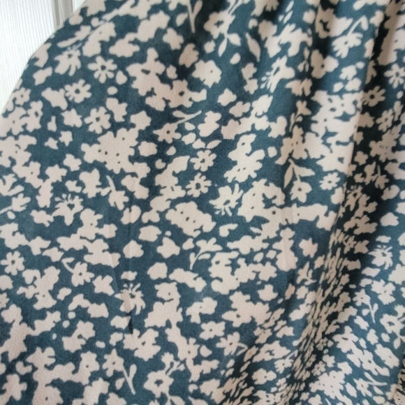 Sienna Sky top, size L, teal and white floral print - Picture 5 of 5